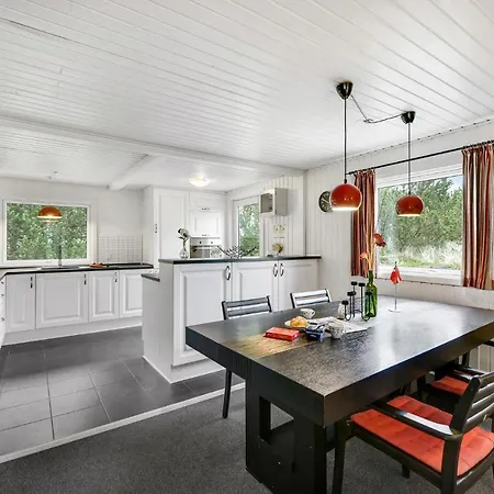 Semesterbostad Cozy In Hvide Sande With Kitchen Bjerregård