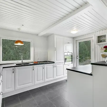 Cozy In Hvide Sande With Kitchen Bjerregård